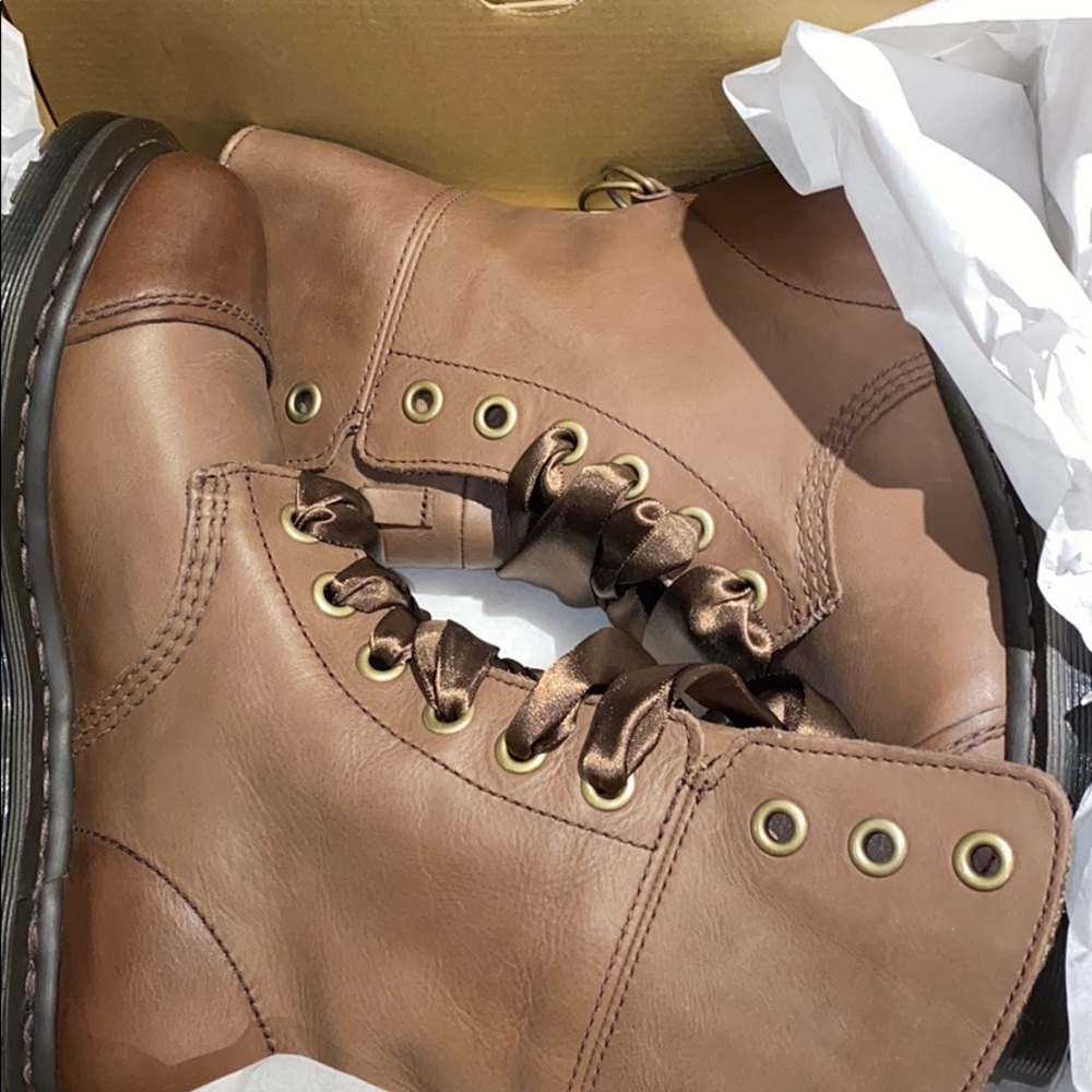 🔥Dr. Martens Aimilita 9-Eye Toe Cap Boot NWT - Picture 6 of 15